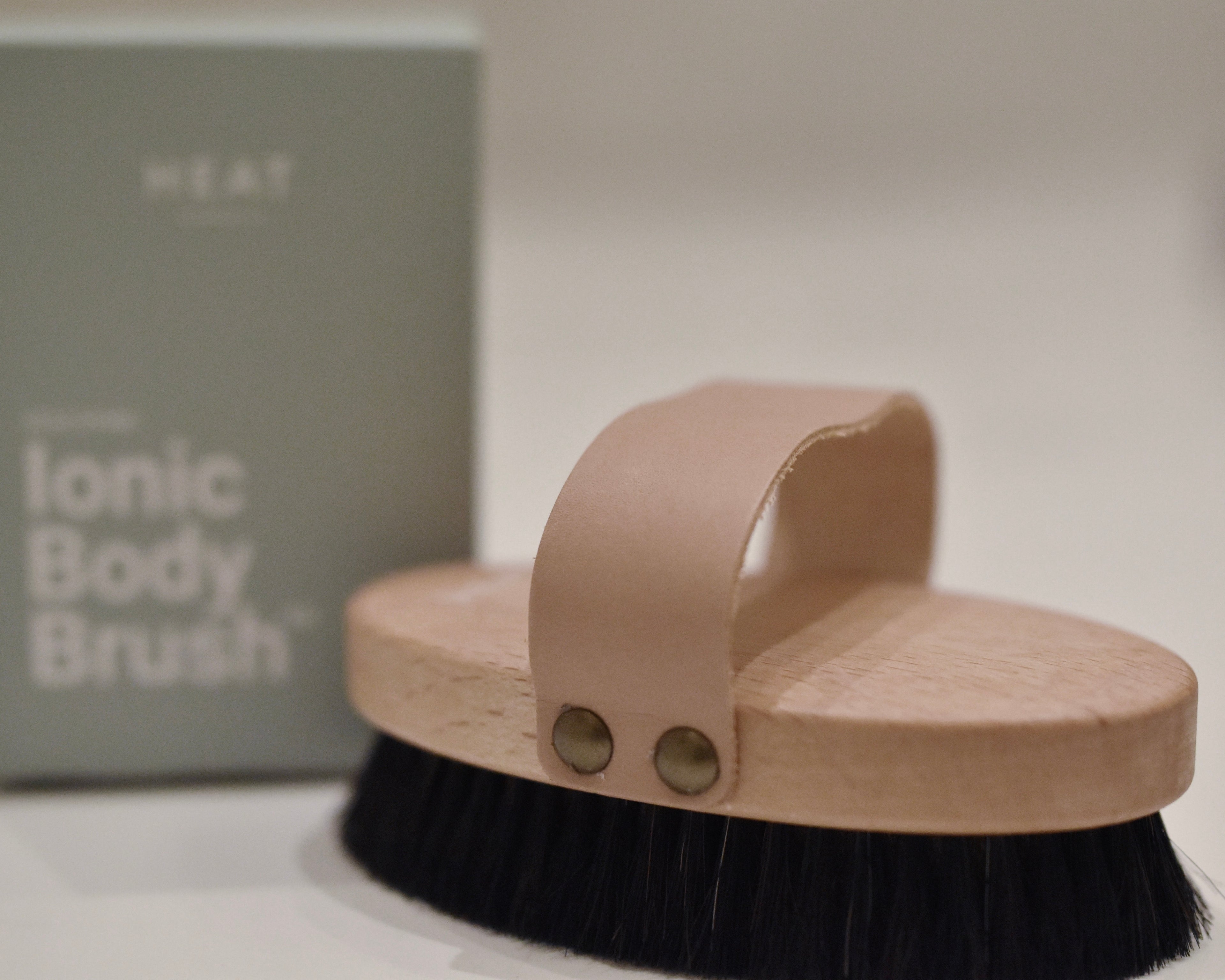 The HEAT by Sophia Lie Ionic Body Brush - Skrubb-borste